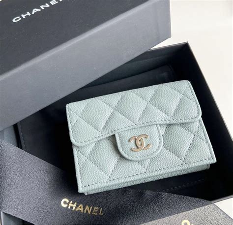 シャネル（CHANEL）のミニ財布特集｜ラインナップや選び方を 